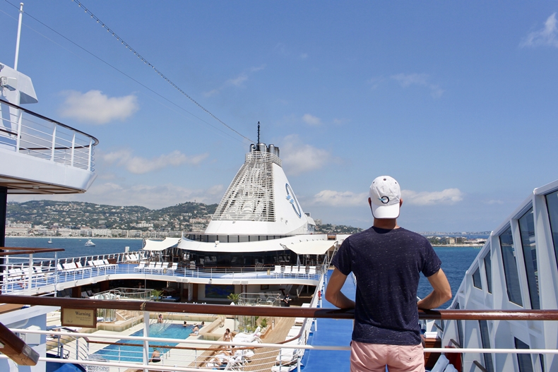 Martin Melzer Cheesecake Cruises Kreuzfahrt Blog_Pool Deck Oceania Cruises MS Riviera Kreuzfahrt