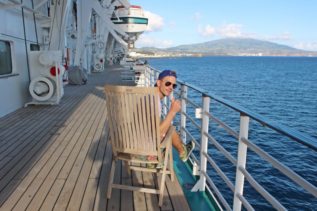 MS Artania mit einem echten KreuzfahrtKlassiker auf den Azoren