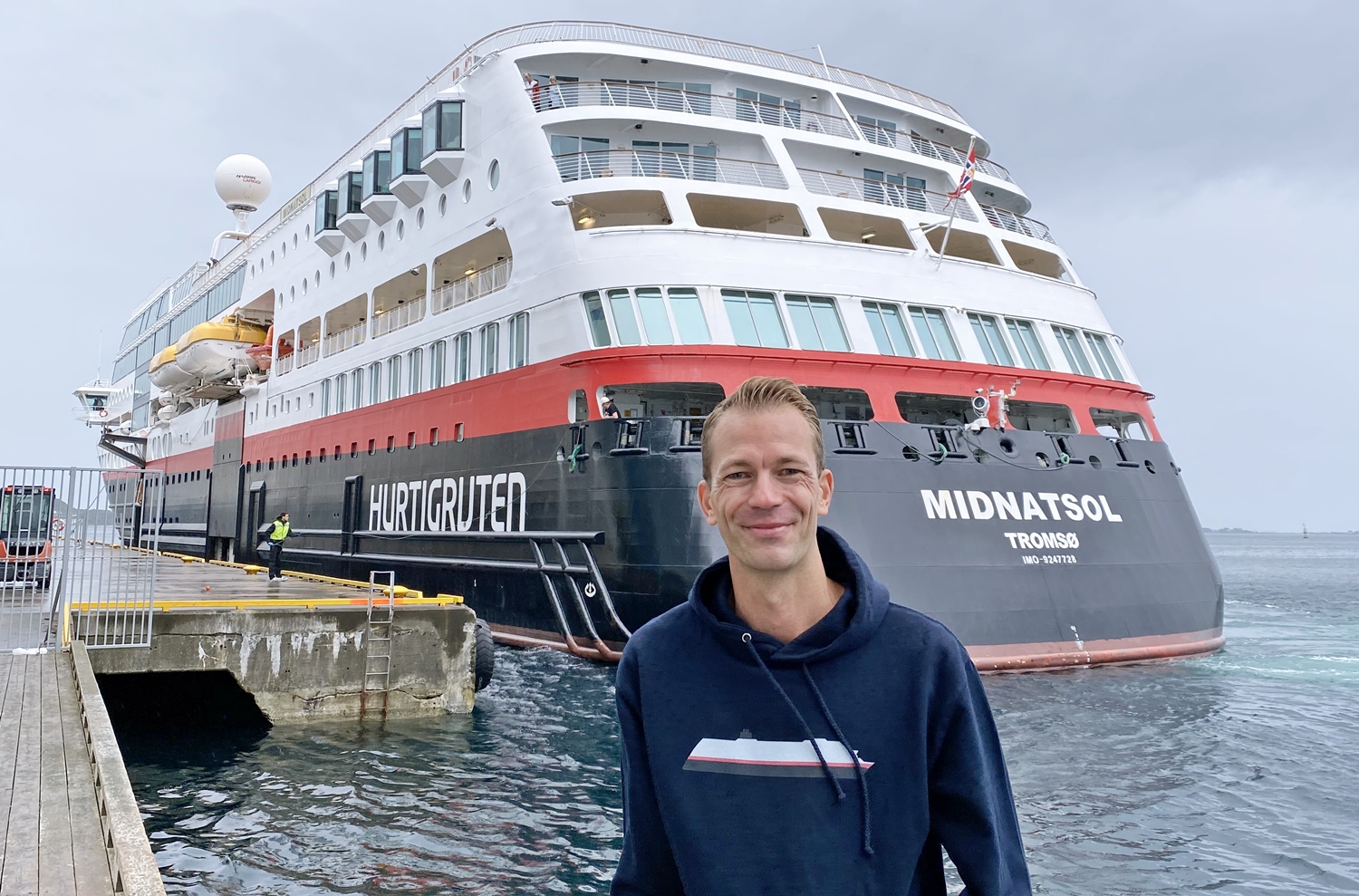 MS midnatsol am Hurtigruten Anleger in Alesund